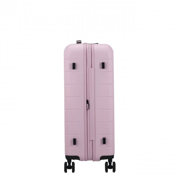 American Tourister Novastream Spinner 67 Exp soft pink Harde Koffer van